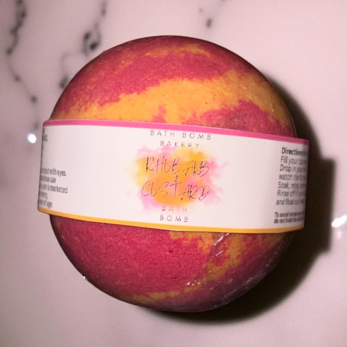 Rhubarb & custard round bath bomb